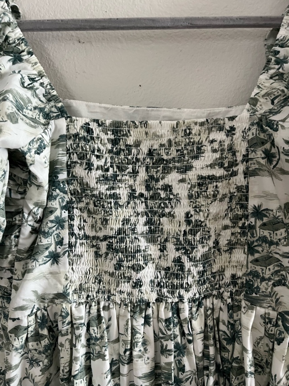 Abercrombie & Fitch Emerson Puff Sleeve Midi Dress with Green Toile Print - Picture 4 of 9
